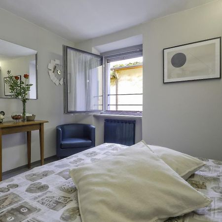 Casa Vacanze Vicolo Della Luna Ambra Bagian luar foto