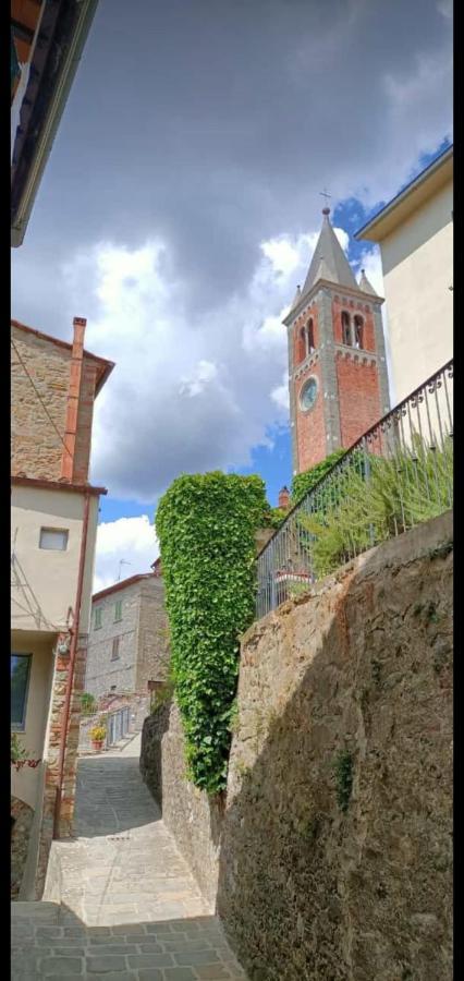 Casa Vacanze Vicolo Della Luna Ambra Bagian luar foto